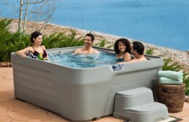 Buyer’s Guide to 4 Person Hot Tubs